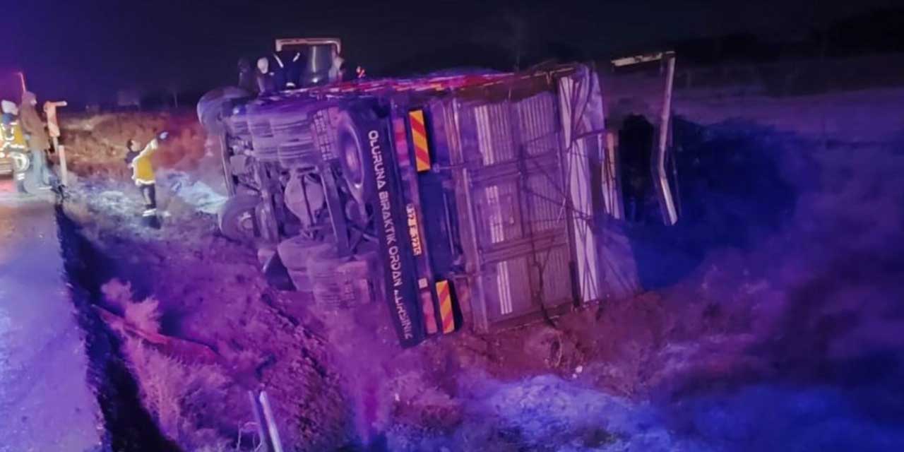 Konya’da kamyon devrildi: 1 yaralı
