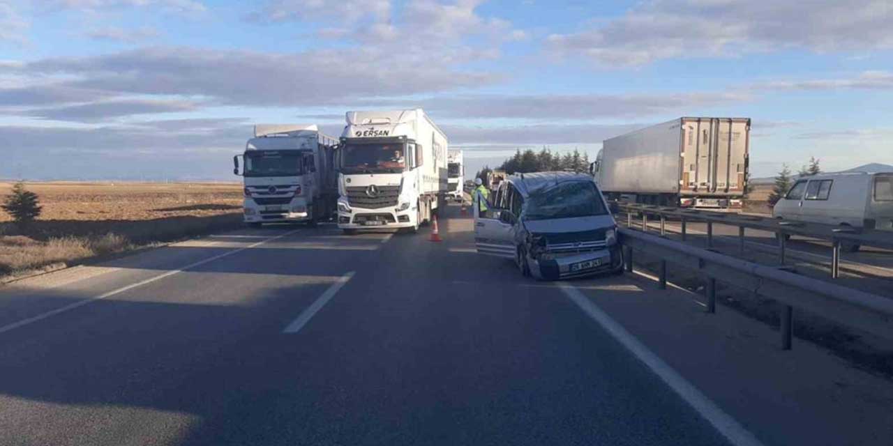 Seyir halindeki kamyonet, tankere arkadan çarptı, 1 kişi hayatını kaybetti