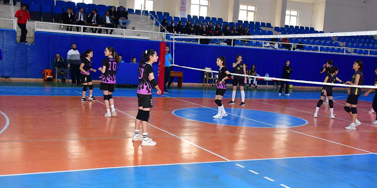 Kırıkkale’de voleybol heyecanı başladı