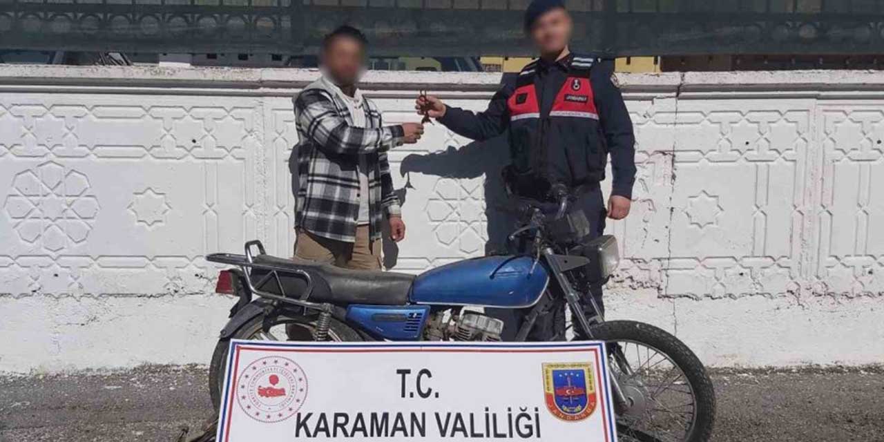 Jandarma 6 ay önce çalınan motosikleti bulup sahibine teslim etti