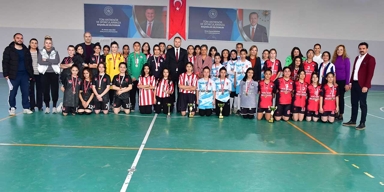 Yıldız kızlarda futsal heyecanı yaşandı