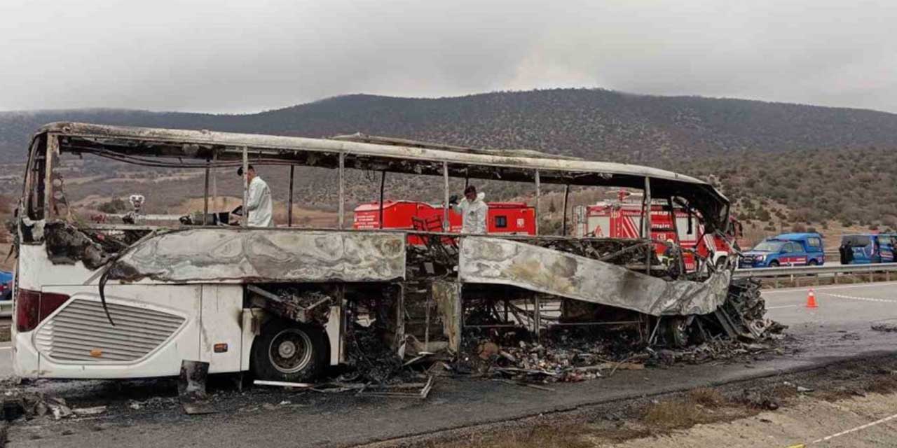 Alev alev yanan otobüsten geriye iskeleti kaldı: 2 kişi öldü, 5 kişi yaralandı