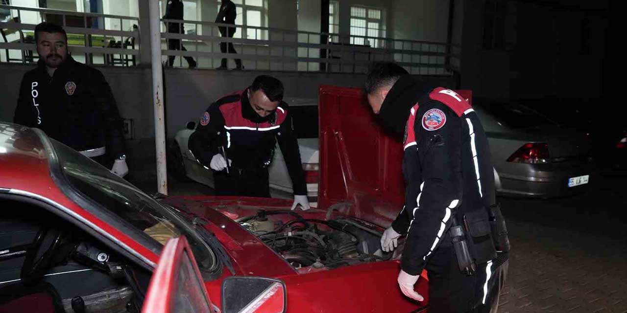 Şüphe üzerine durdurulan otomobilden çok sayıda tarihi eser çıktı: 3 gözaltı