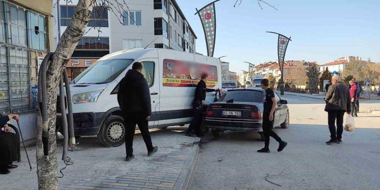 Konya’da otomobil ile minibüs çarpıştı: 2 yaralı