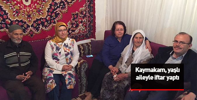 Kaymakam, yaşlı aileyle iftar yaptı