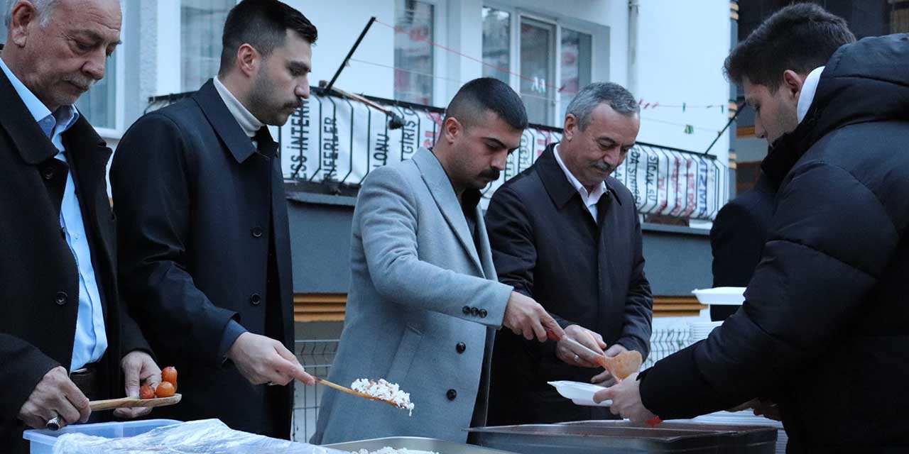 Ulusoy, ülkücü gençlerle iftar yaptı