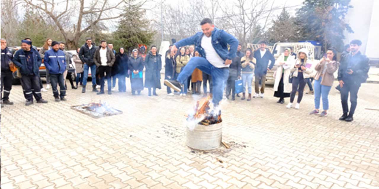 Üniversitede rengarenk nevruz coşkusu