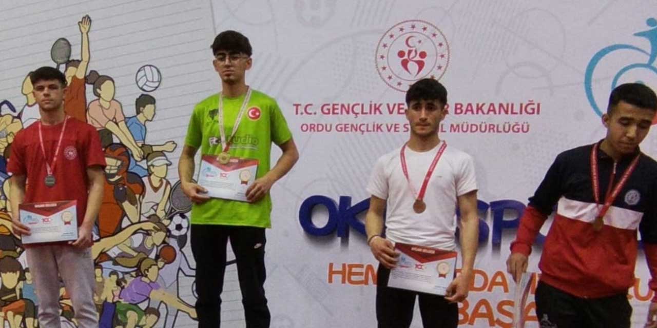 Çağdaş Gezer, bilek güreşinde Türkiye birincisi!