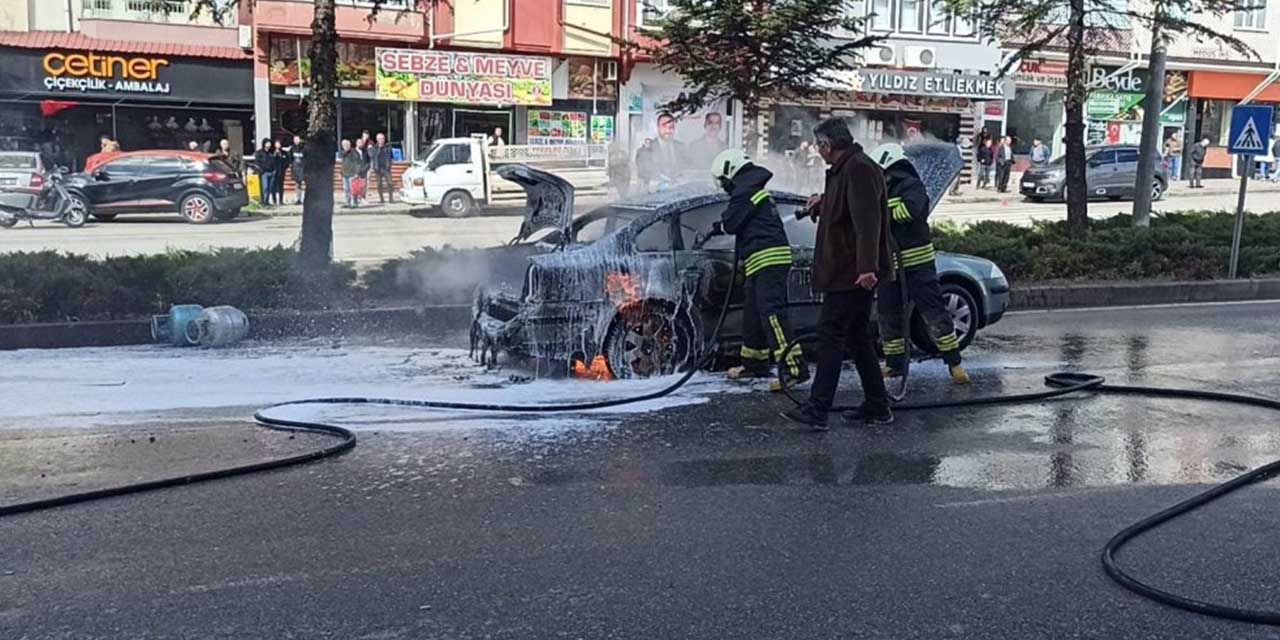 Seyir halindeki LPG’li otomobil alev topuna döndü