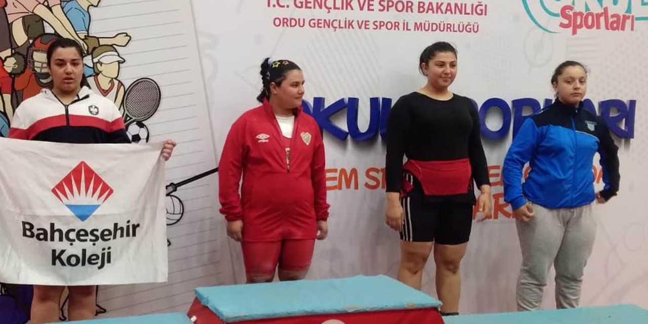 Halterde şampiyonluğu kaldırdılar