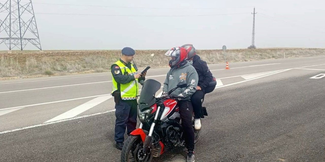 Jandarmadan motosiklet sürücülerine sıkı denetim