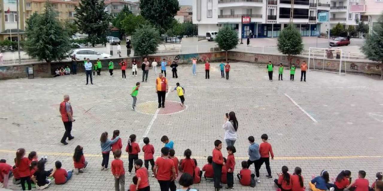 Geleneksel oyunlarla okul bahçeleri renkleniyor