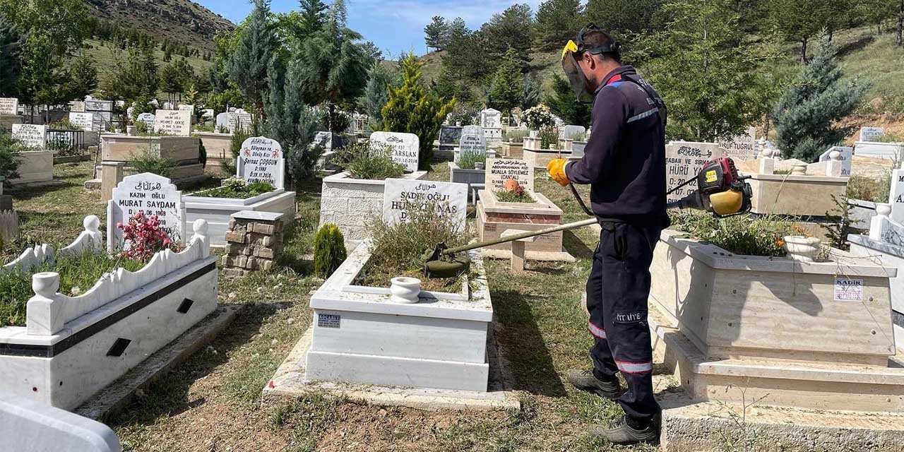 Yahşihan’da mezarlık bakımları yapılıyor