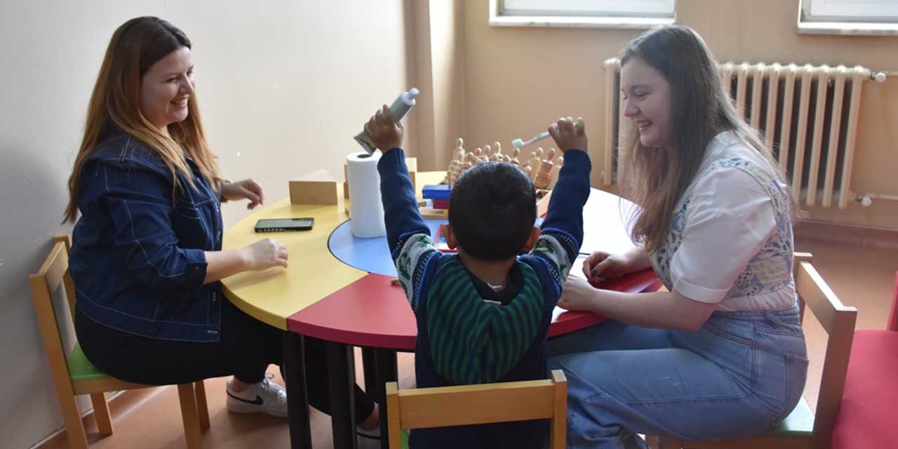 Özel çocuklara temel becerileri öğretiliyor