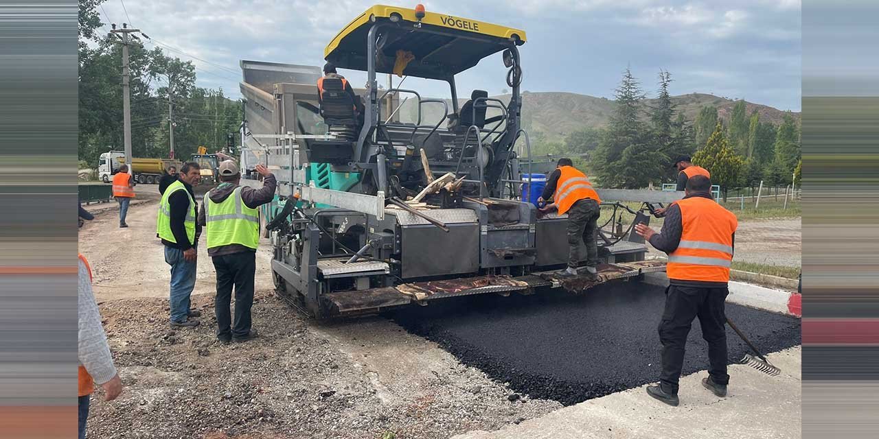 Sulakyurt girişen sıcak asfalt atılıyor