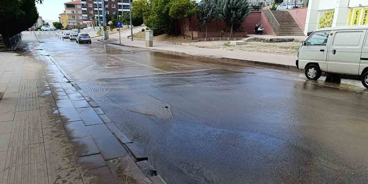 Boru patladı, Nokta Camiyi su bastı!