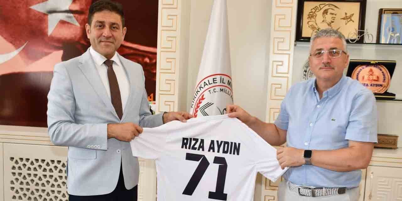Akdoğan’dan Aydın’a forma hediyesi