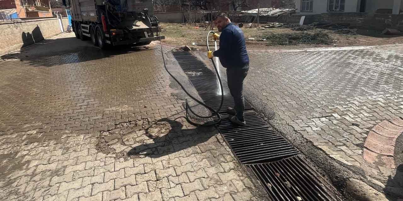 Tahliye kanalları temizleniyor