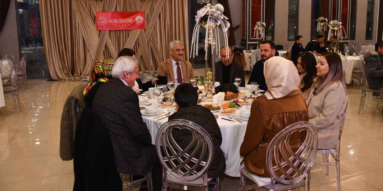 Koruyucu aileler iftar sofrasında buluştu