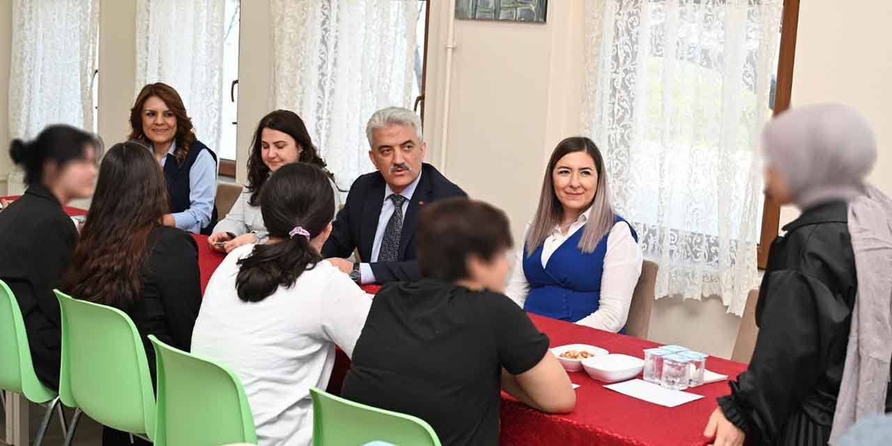 Çocuk evlerinde şeker tadında bayram
