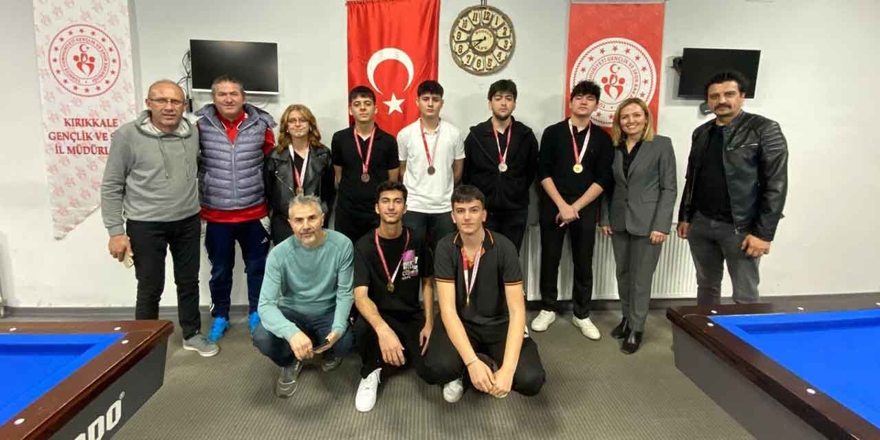 Bilardo şampiyonları ödüllendirildi