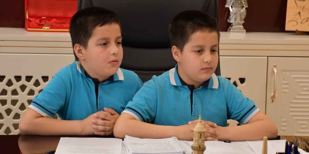 Makam koltuğuna ikizler oturdu