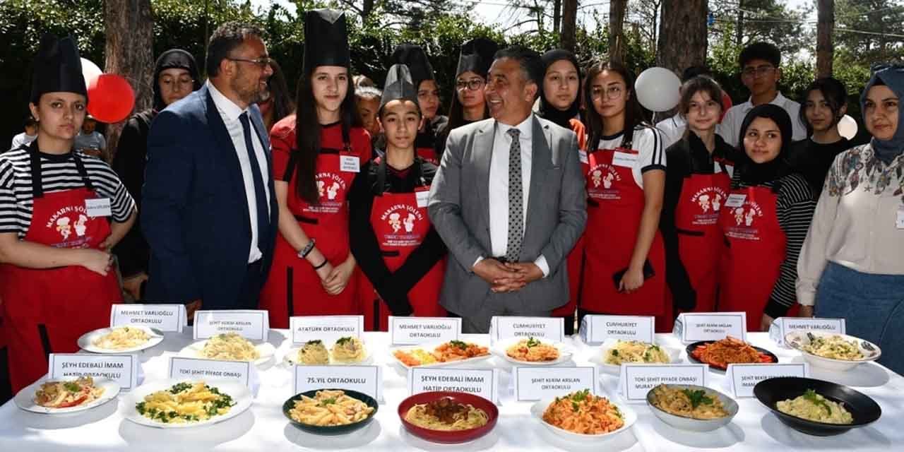 Öğrenciler bu kez yemekte yarıştı
