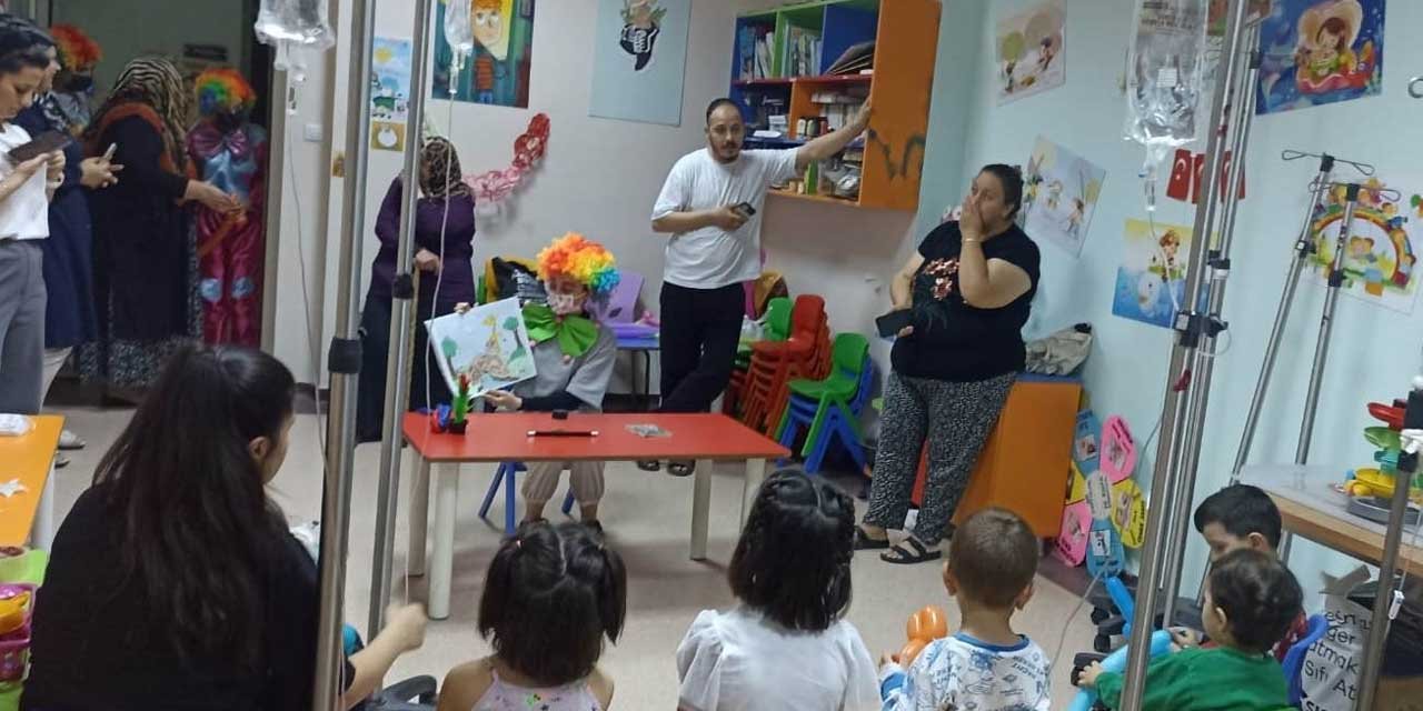 Hastanede tedavi gören çocuklara bayram sevinci