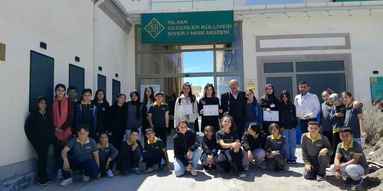 Öğrencilerden külliyeye manevi ziyaret