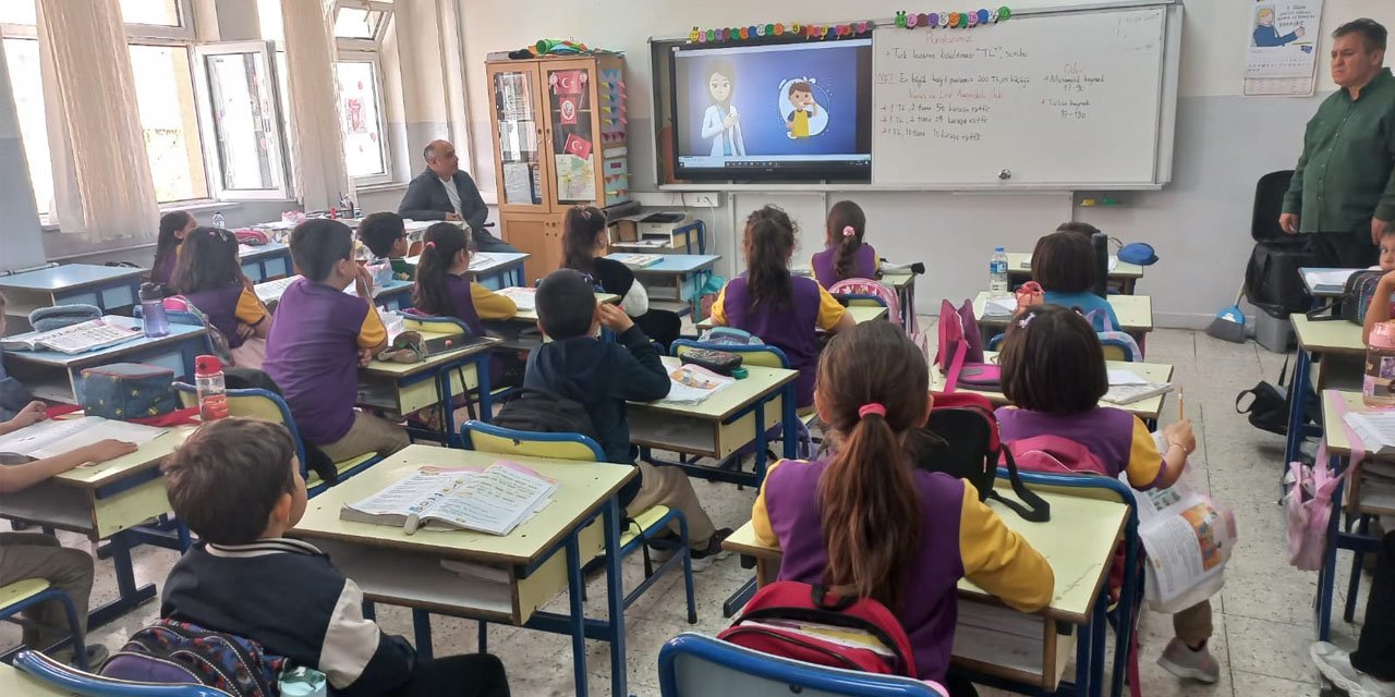 Öğrencilere el temizliği anlatıldı