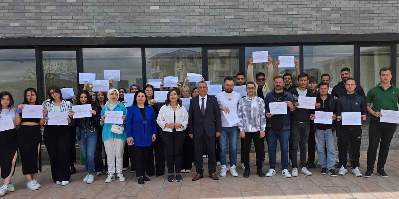 Üniversitelilere iş kulübü eğitimi