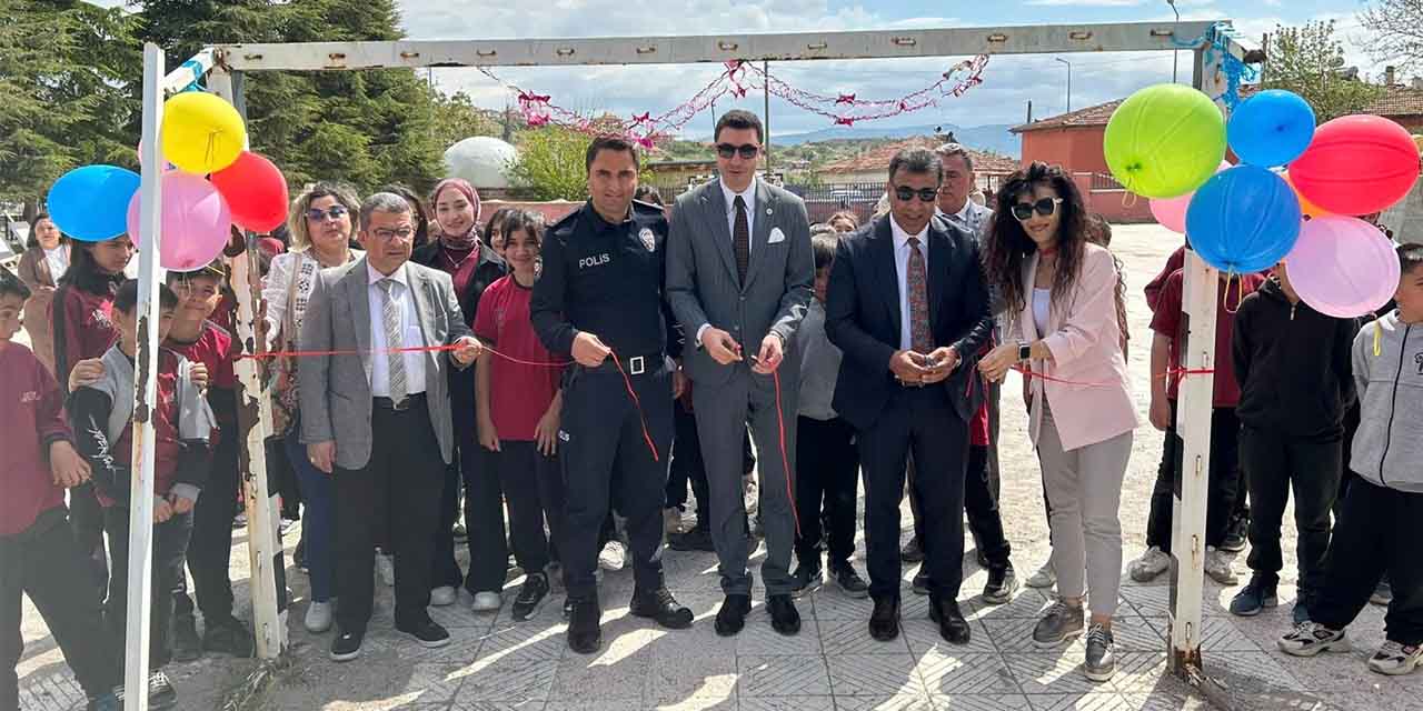Karakeçili’de yıl sonu sergisine yoğun ilgi