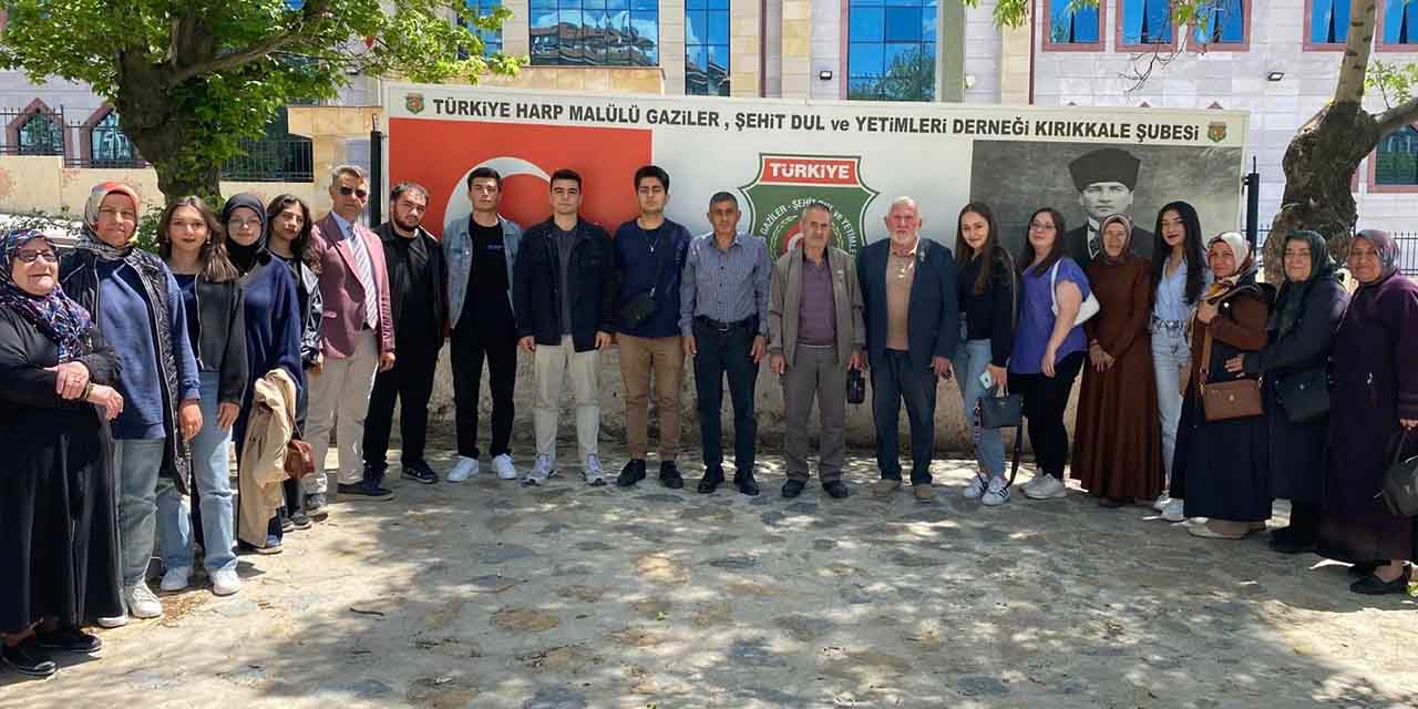 Şehit aileleri ve üniversiteliler tespih yaptı