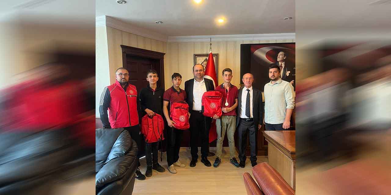 Derece yapan öğrenciler ödüllendirildi