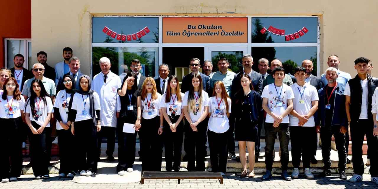 Liselilerin TÜBİTAK Bilim Fuarı büyük ilgi gördü