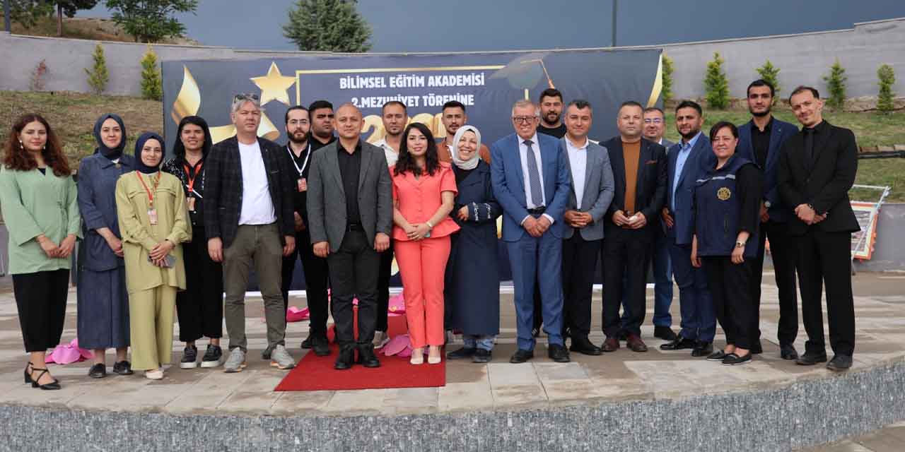 Bilim Merkezi’nde mezuniyet coşkusu