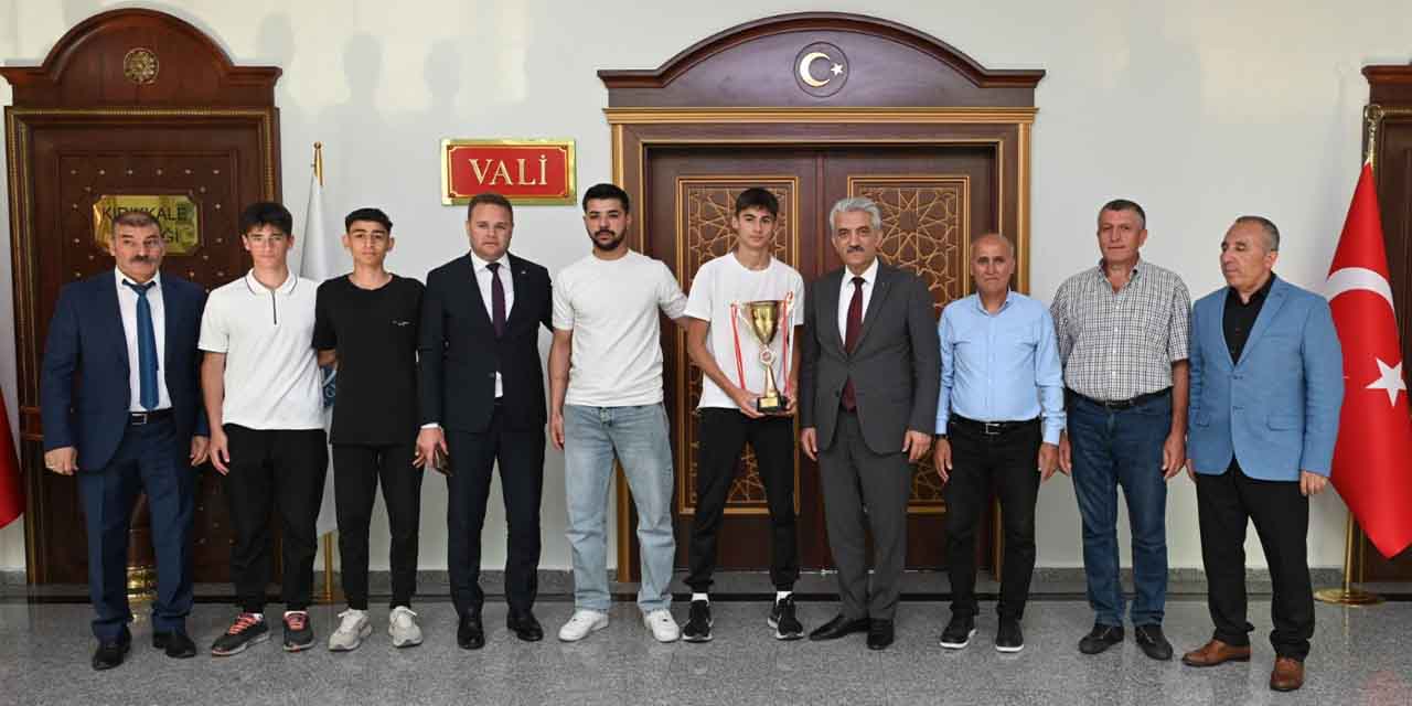 Vali Makas’tan başarılı sporculara tebrik