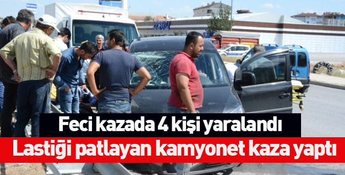 Lastiği patlayan kamyonet kaza yaptı