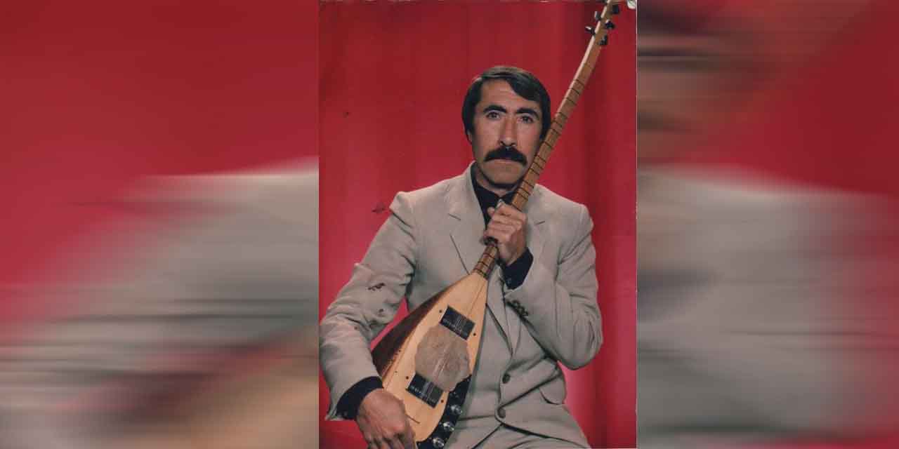 Tokaçtan bağlama yapan aşık Dede Bekar