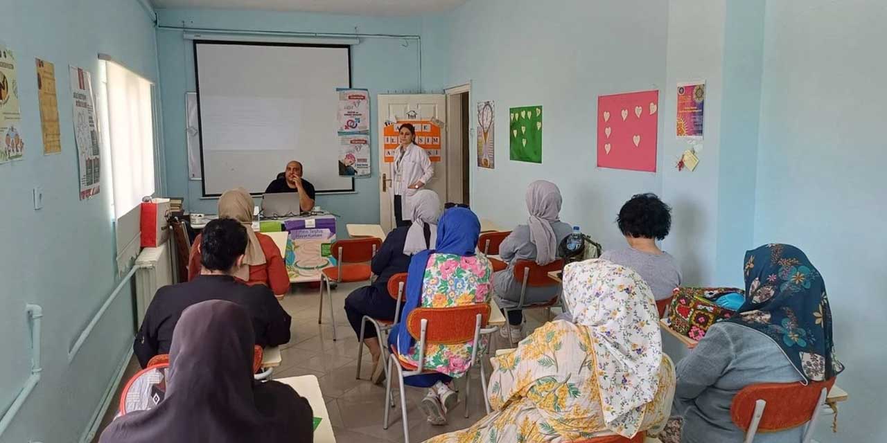 Kursiyerlere üreme sağlığı ve güvenli annelik eğitimi