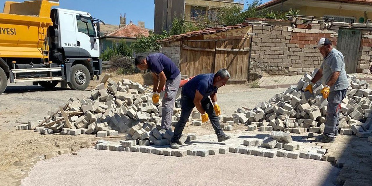 Kaldırım ve bordürler yenileniyor