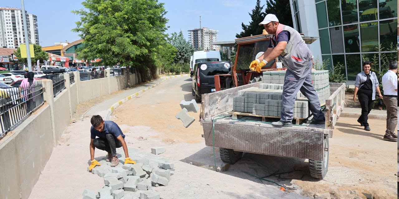 Hastanenin yol ve kaldırım onarımı yapılıyor