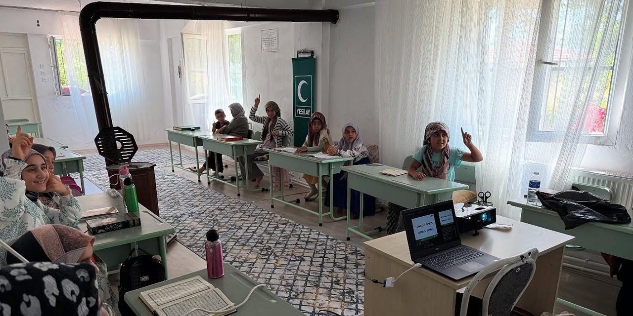 Yeşilay’dan Kız Kur’an Kursu’nda anlamlı etkinlik