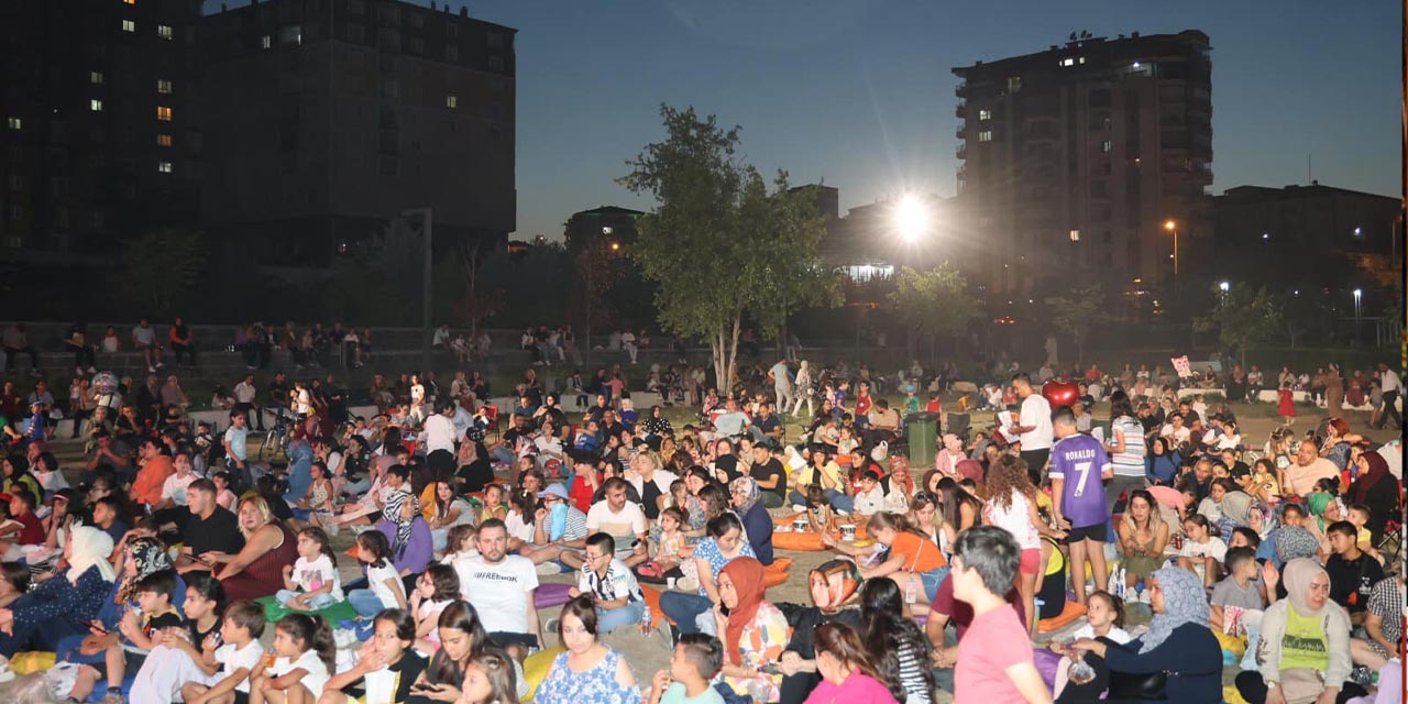 Kırıkkale’de mahallede açık hava sinema keyfi başlıyor