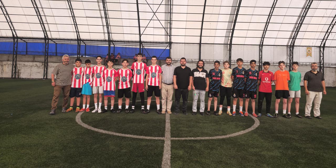 Camiler arası futbol turnuvası yarı finallere taşındı