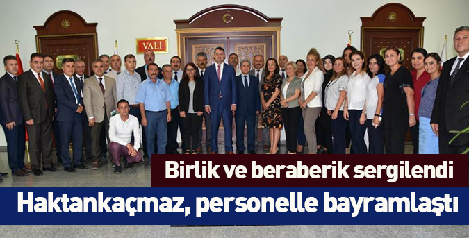 Haktankaçmaz, personelle bayramlaştı