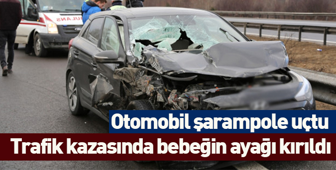 Trafik kazasında bebeğin ayağı kırıldı
