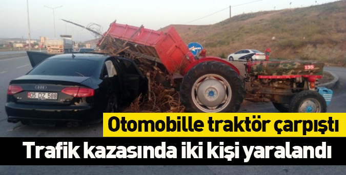 Otomobille traktör çarpıştı