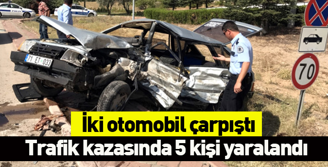 İki Otomobil Çarpıştı: 5 Yaralı