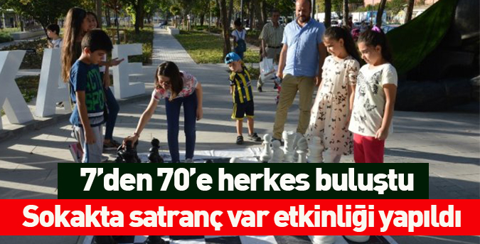 Sokakta satranç var